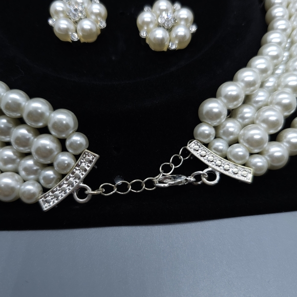 Pearl & Rhinestone Necklace - Picture 6 of 8
